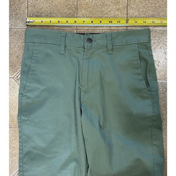 Volcom Green Chino Shorts Women’s Size 28 Skater Vibe Outdoors Summer Wear - Picture 3 of 12